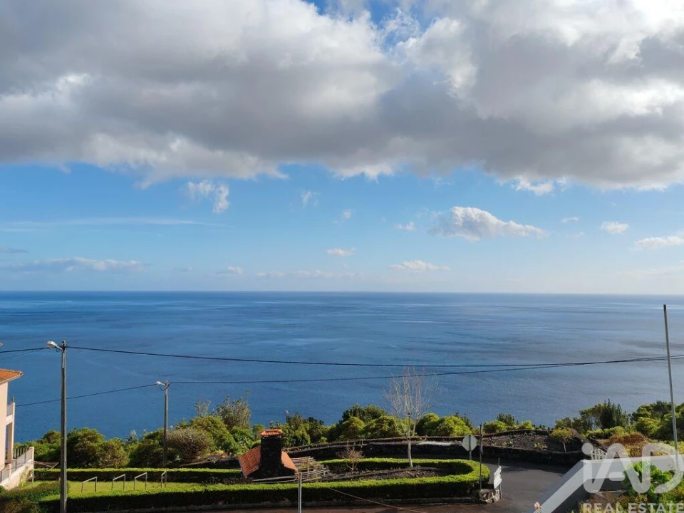 Moradia T2 para Venda em Ribeiras Foto 2