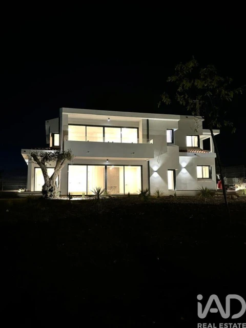 Moradia T5 para Venda em Quarteira