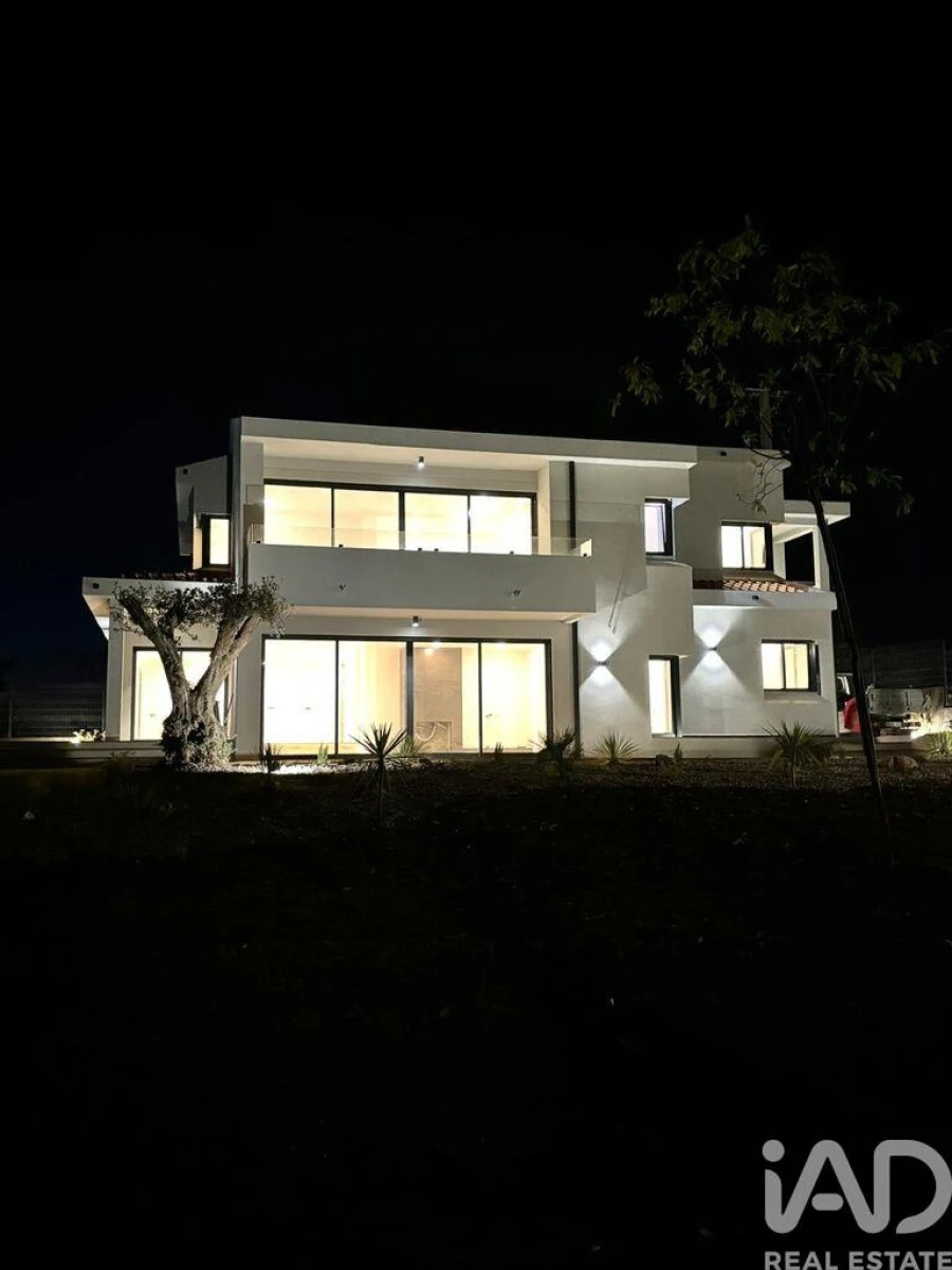 Moradia T5 para Venda em Quarteira Foto 18