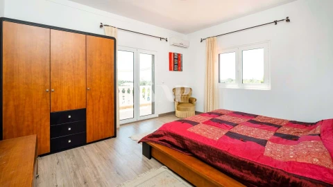 Moradia T5 para Venda em Loule (São Clemente)