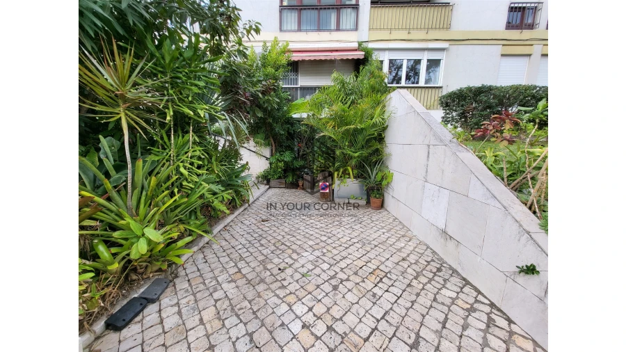 Apartamento T2 para Venda em Alvalade Foto 9