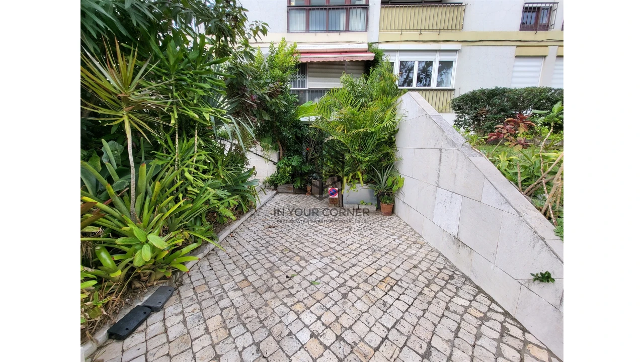 Apartamento T2 para Venda em Alvalade Foto 9