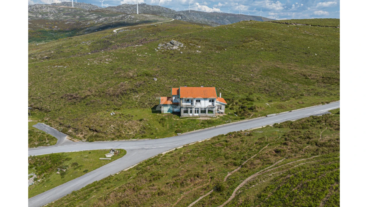 Moradia T6 para Venda em Tendais Foto 12