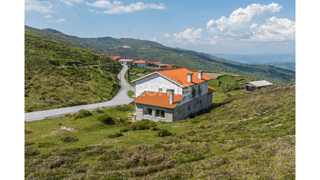 Moradia T6 para Venda em Tendais Foto 5