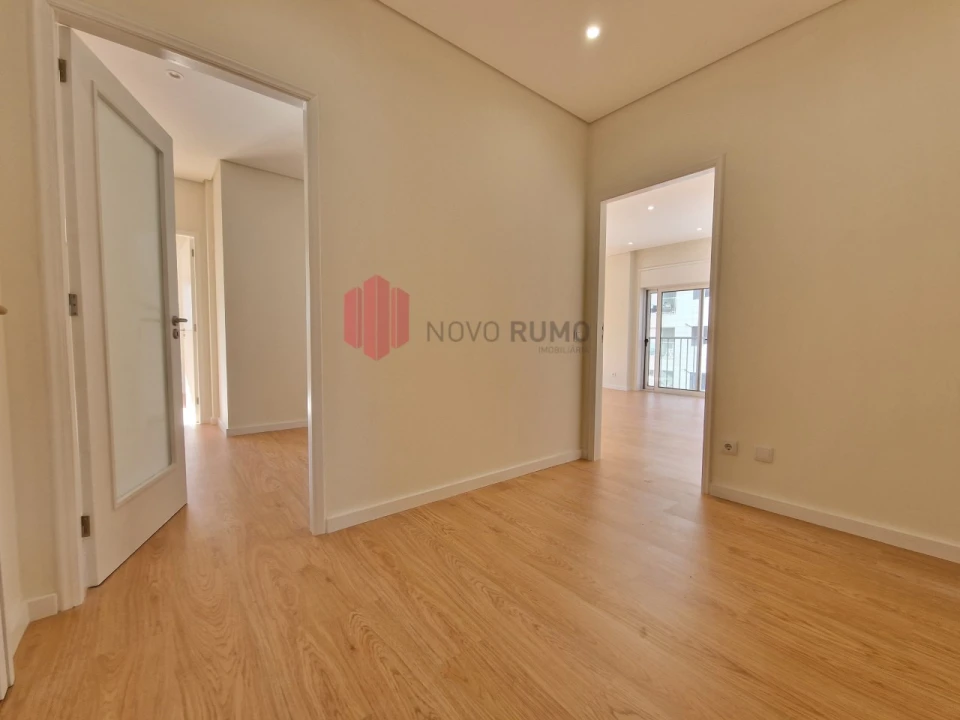 Apartamento T4 para Arrendamento em Cedofeita, Santo Ildefonso, Sé, Miragaia, São Nicolau e Vitória Foto 4