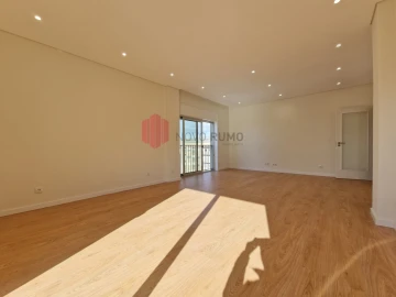 Apartamento T4 para Arrendamento em Cedofeita, Santo Ildefonso, Sé, Miragaia, São Nicolau e Vitória
