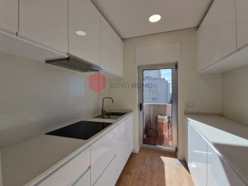 Apartamento T4 para Arrendamento em Cedofeita, Santo Ildefonso, Sé, Miragaia, São Nicolau e Vitória