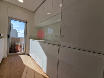 Apartamento T4 para Arrendamento em Cedofeita, Santo Ildefonso, Sé, Miragaia, São Nicolau e Vitória