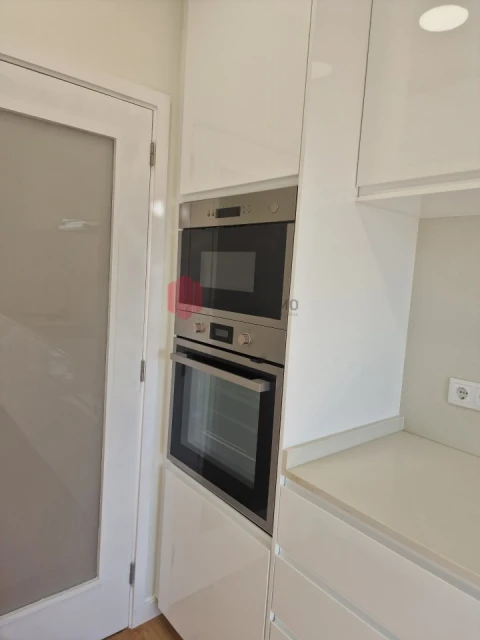 Apartamento T4 para Arrendamento em Cedofeita, Santo Ildefonso, Sé, Miragaia, São Nicolau e Vitória