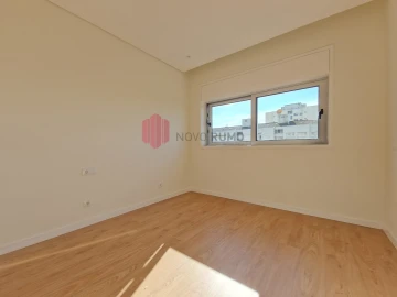 Apartamento T4 para Arrendamento em Cedofeita, Santo Ildefonso, Sé, Miragaia, São Nicolau e Vitória