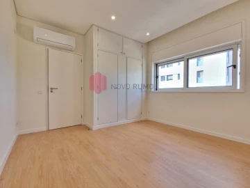 Apartamento T4 para Arrendamento em Cedofeita, Santo Ildefonso, Sé, Miragaia, São Nicolau e Vitória
