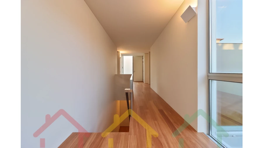 Apartamento T4 para Venda em Bonfim Foto 4