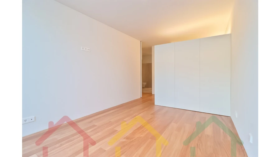 Apartamento T4 para Venda em Bonfim Foto 14