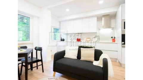 Apartamento T2 para Venda em Benfica