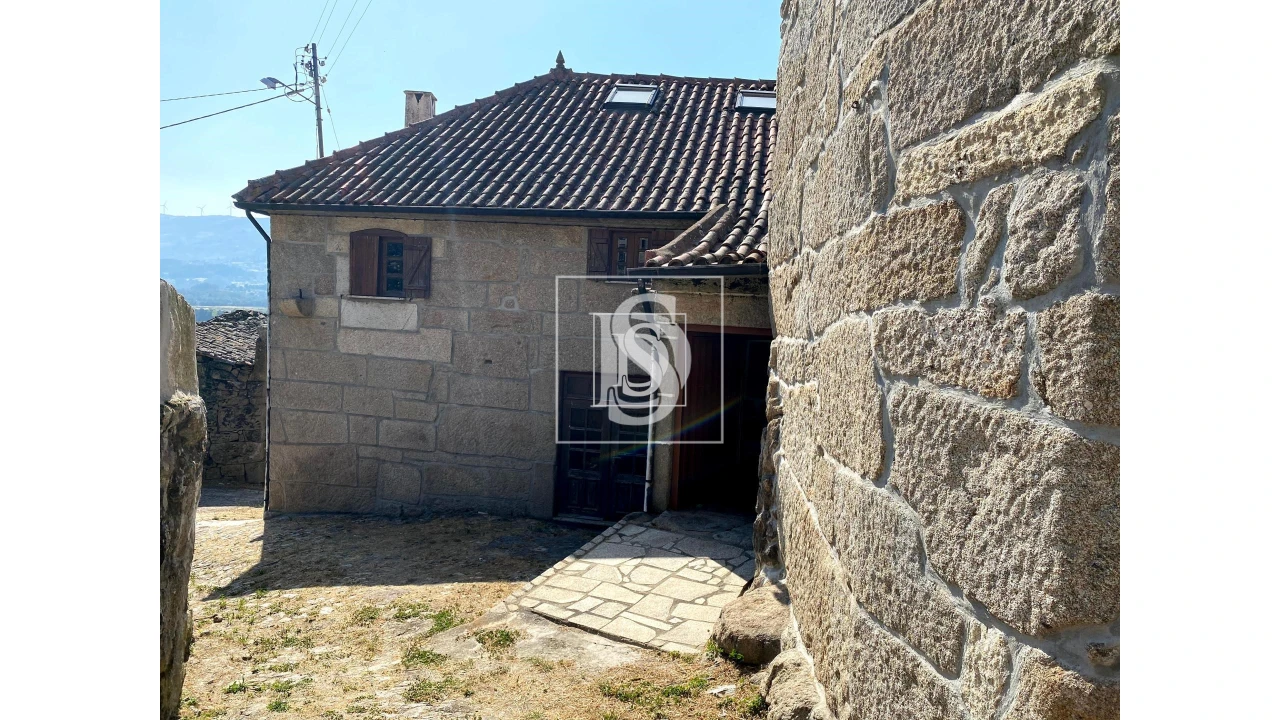 Moradia T5 para Venda em Telões Foto 1