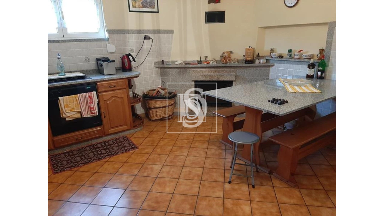 Moradia T6 para Venda em Telões Foto 2