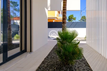 Moradia T4 para Venda em Charneca de Caparica e Sobreda