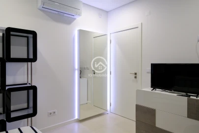 Moradia T4 para Venda em Charneca de Caparica e Sobreda