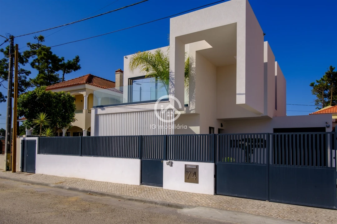 Moradia T4 para Venda em Charneca de Caparica e Sobreda Foto 1