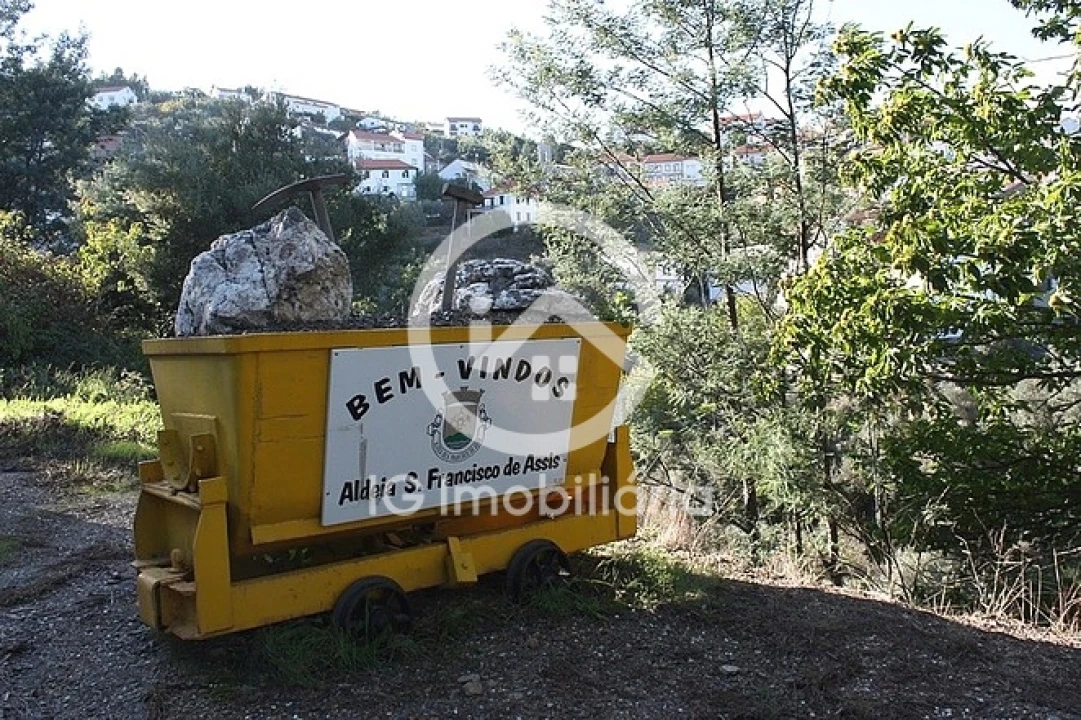 Moradia T3 para Venda em Aldeia de São Francisco de Assis Foto 1