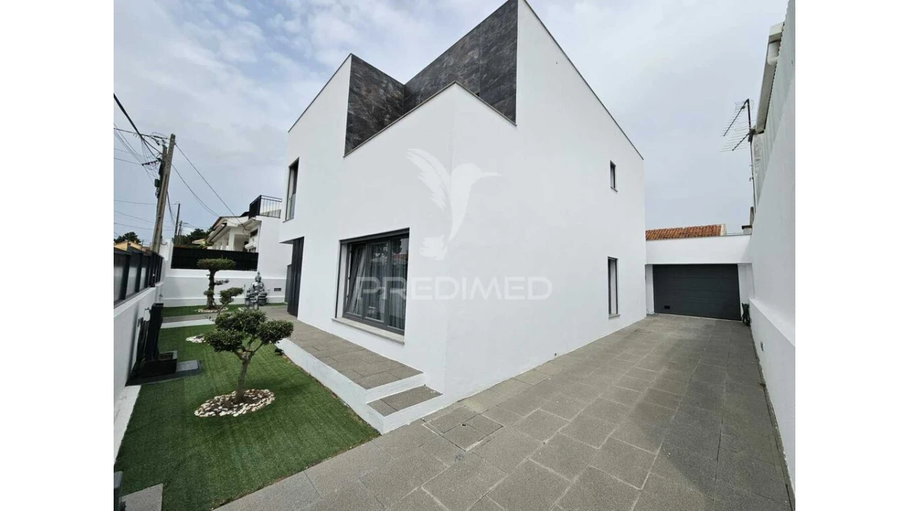 Moradia T4 para Venda em Quinta do Conde Foto 3