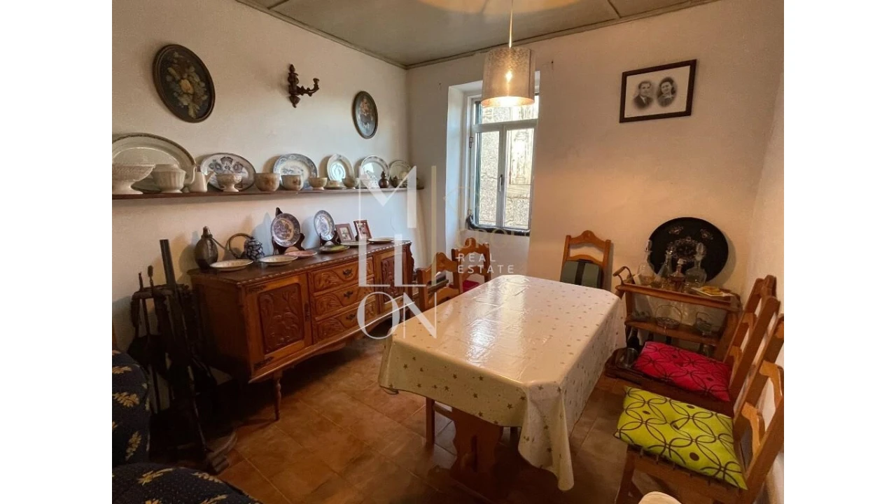 Moradia T5 para Venda em Ervedal e Vila Franca da Beira Foto 2