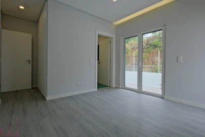 Moradia T3 para Venda em Pontinha e Famões