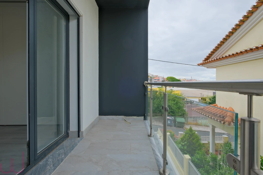 Moradia T3 para Venda em Pontinha e Famões Foto 14