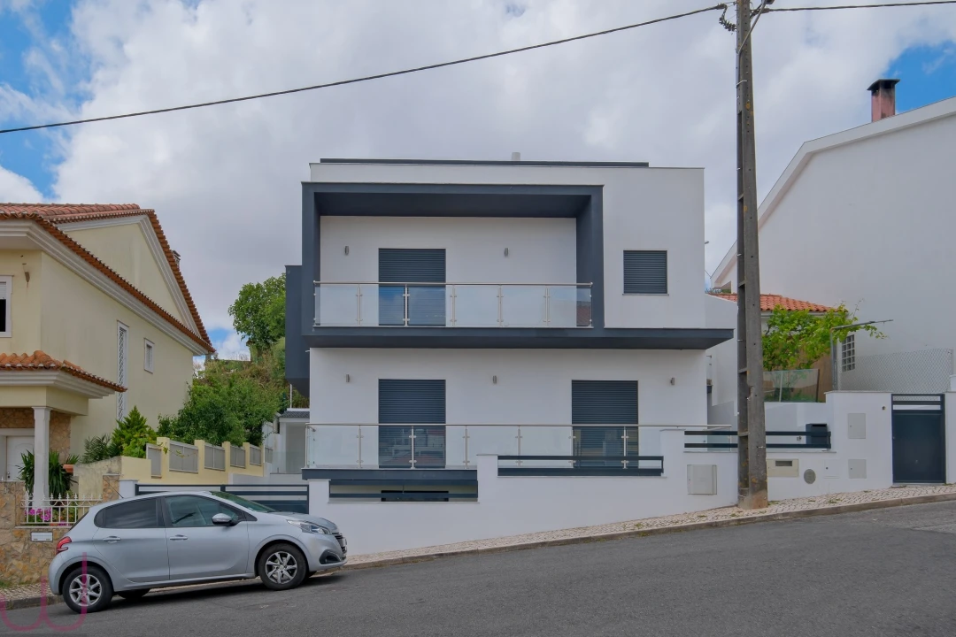 Moradia T3 para Venda em Pontinha e Famões Foto 1