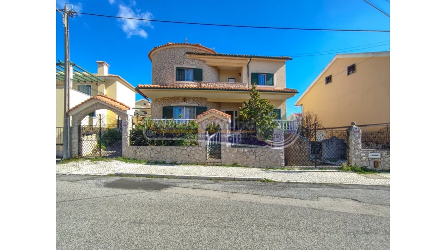 Moradia T3 para Venda em Póvoa de Santa Iria e Forte da Casa Foto 1