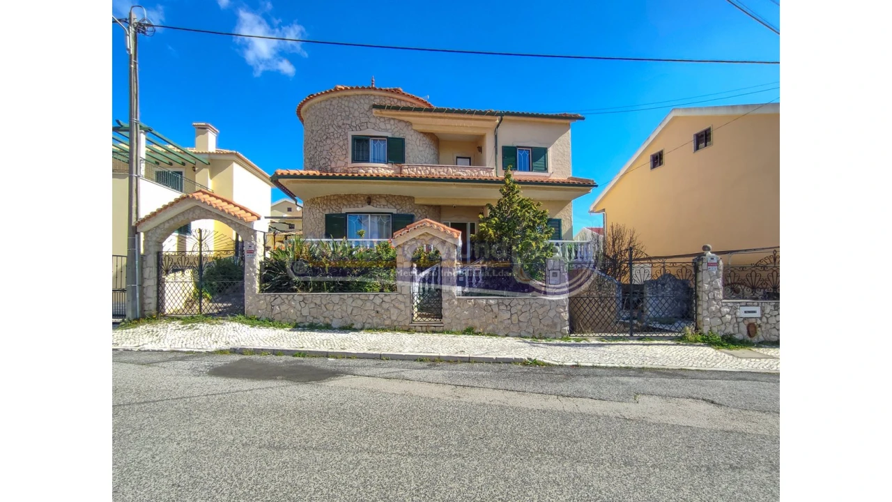 Moradia T3 para Venda em Póvoa de Santa Iria e Forte da Casa Foto 1