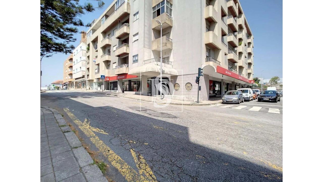 Negócio para Venda em Ermesinde Foto 1