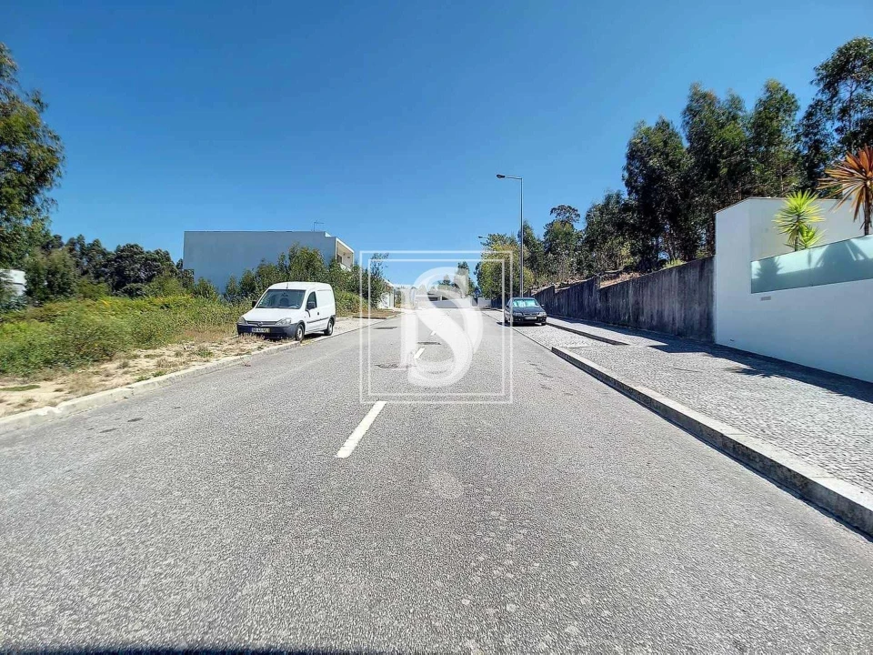 Terreno para Venda em Castêlo da Maia Foto 6