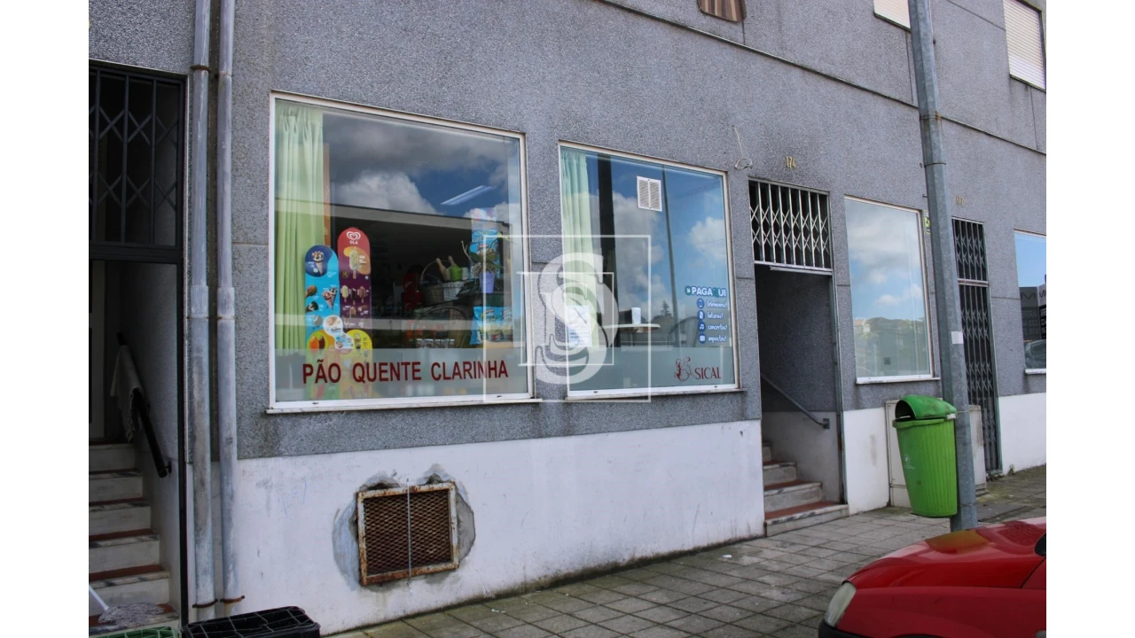 Negócio para Venda em Gondomar (São Cosme), Valbom e Jovim Foto 1