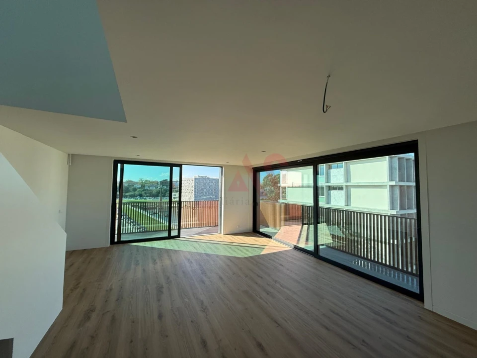 Apartamento T4 para Venda em Glória e Vera Cruz Foto 6
