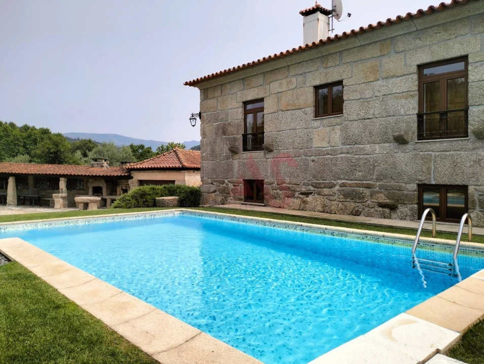 Moradia T4 para Venda em Campanhó e Paradança Foto 3