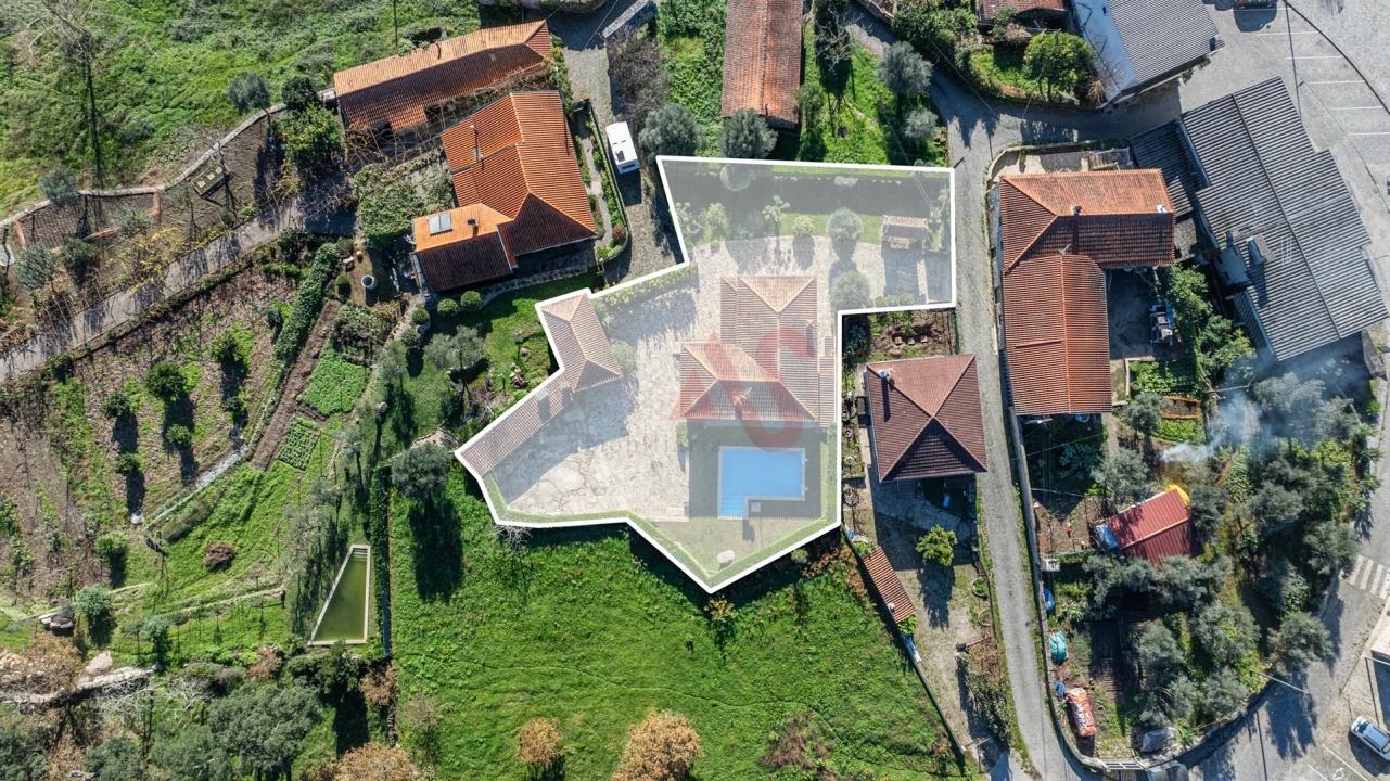 Moradia T4 para Venda em Campanhó e Paradança Foto 1