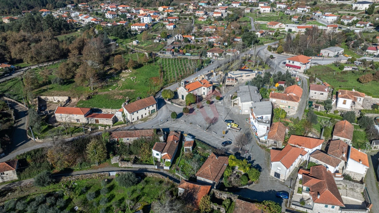 Moradia T4 para Venda em Campanhó e Paradança Foto 42