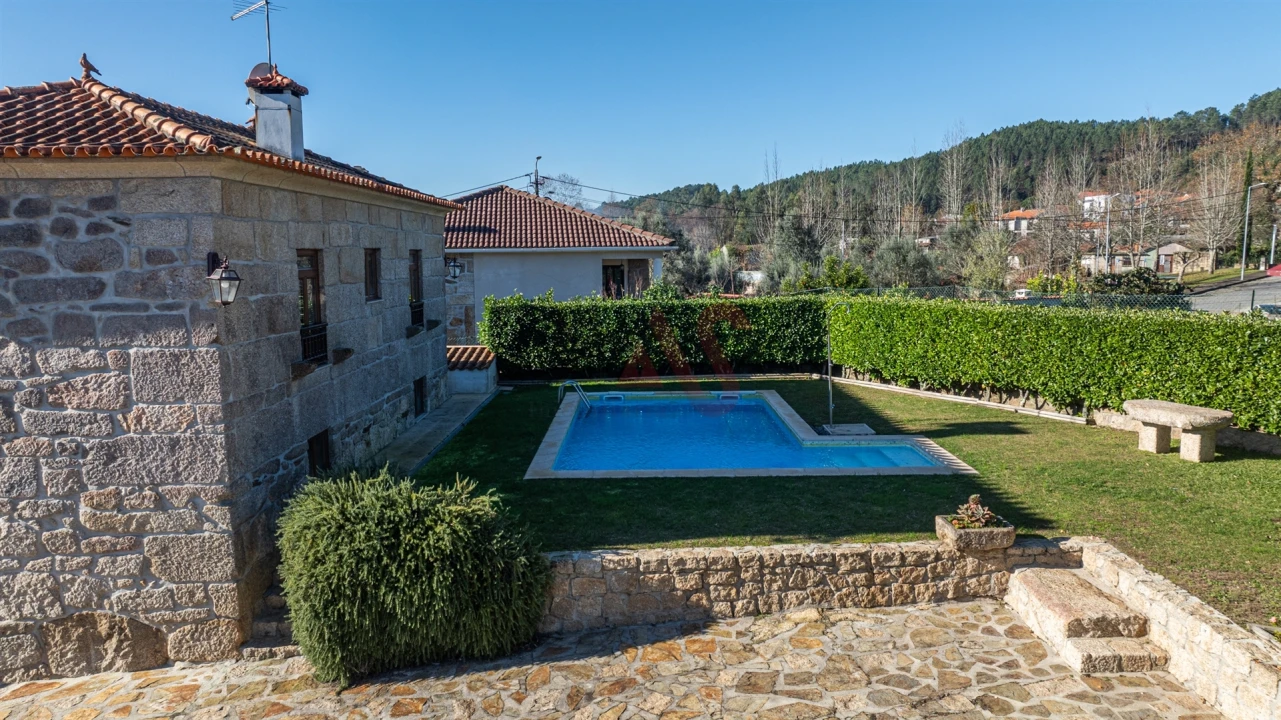 Moradia T4 para Venda em Campanhó e Paradança Foto 8