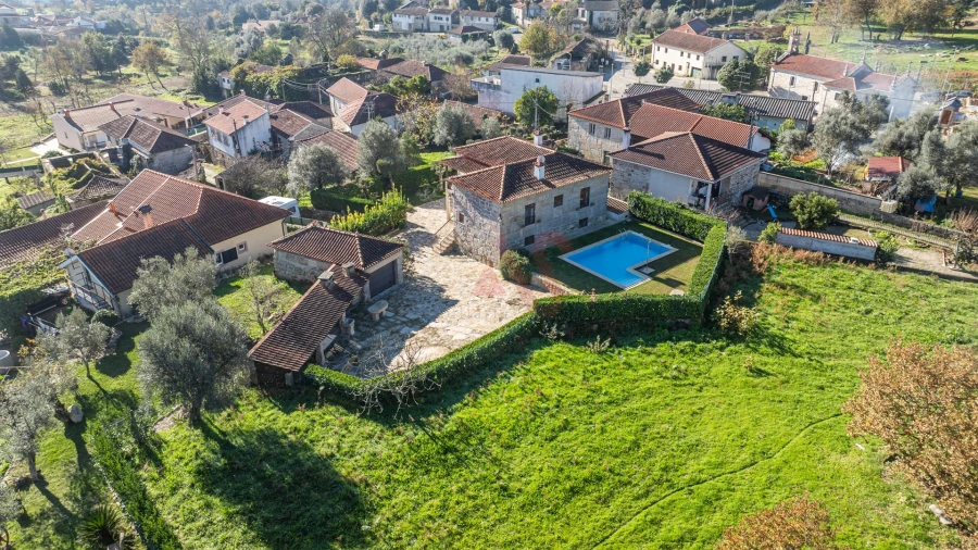 Moradia T4 para Venda em Campanhó e Paradança Foto 5