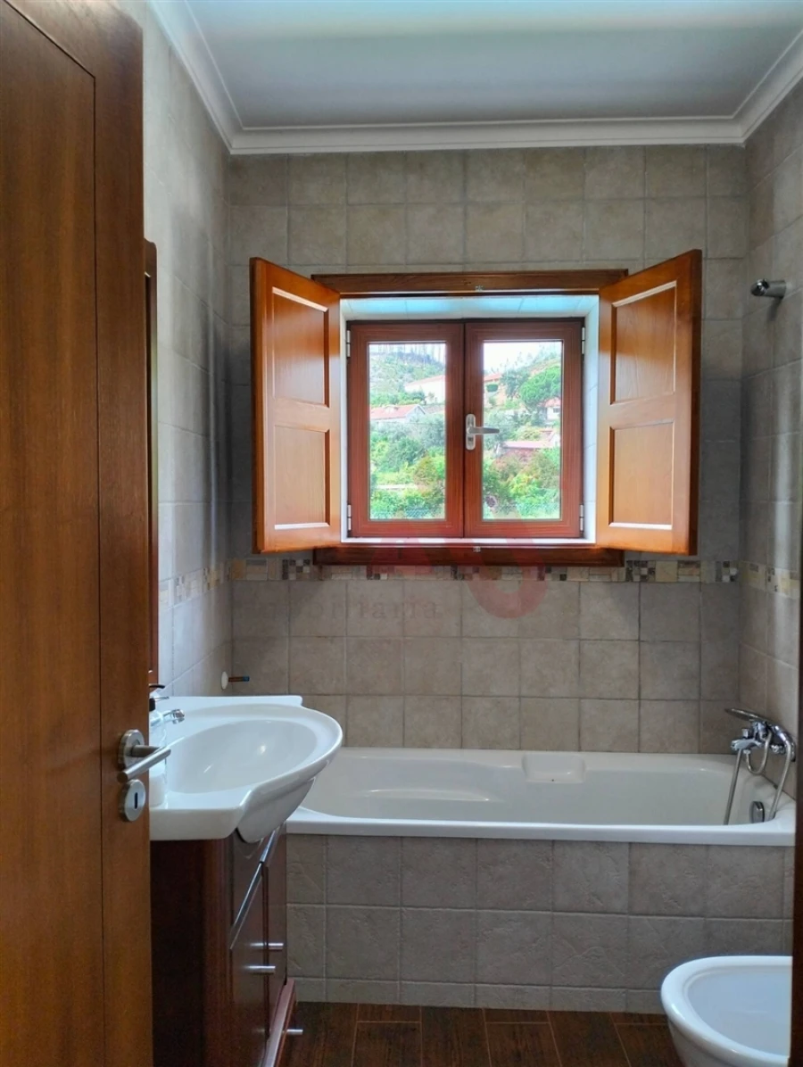 Moradia T4 para Venda em Campanhó e Paradança Foto 23