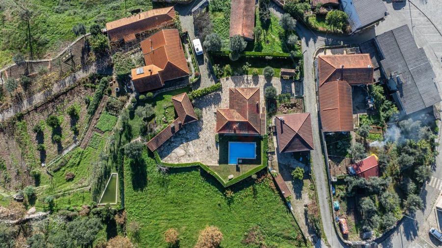 Moradia T4 para Venda em Campanhó e Paradança Foto 38