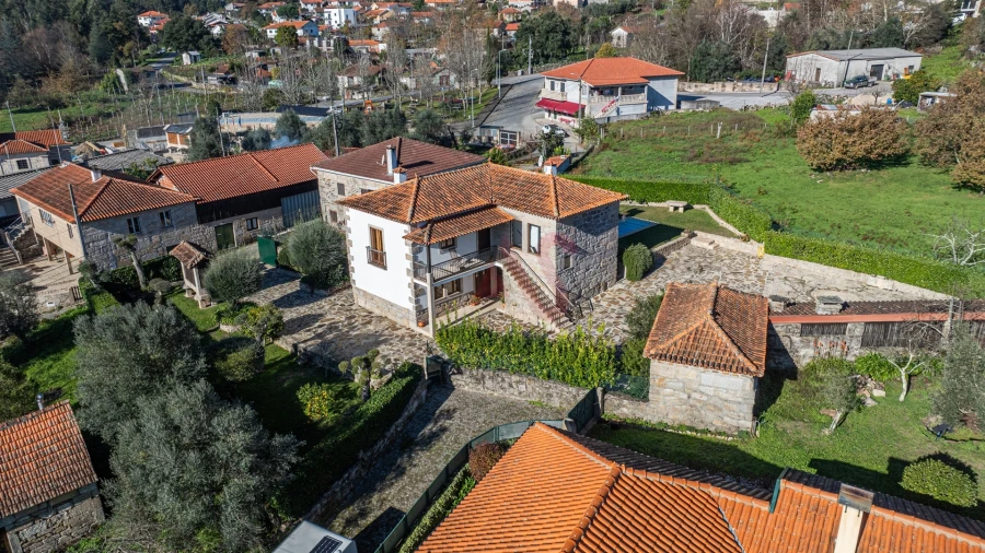 Moradia T4 para Venda em Campanhó e Paradança Foto 6