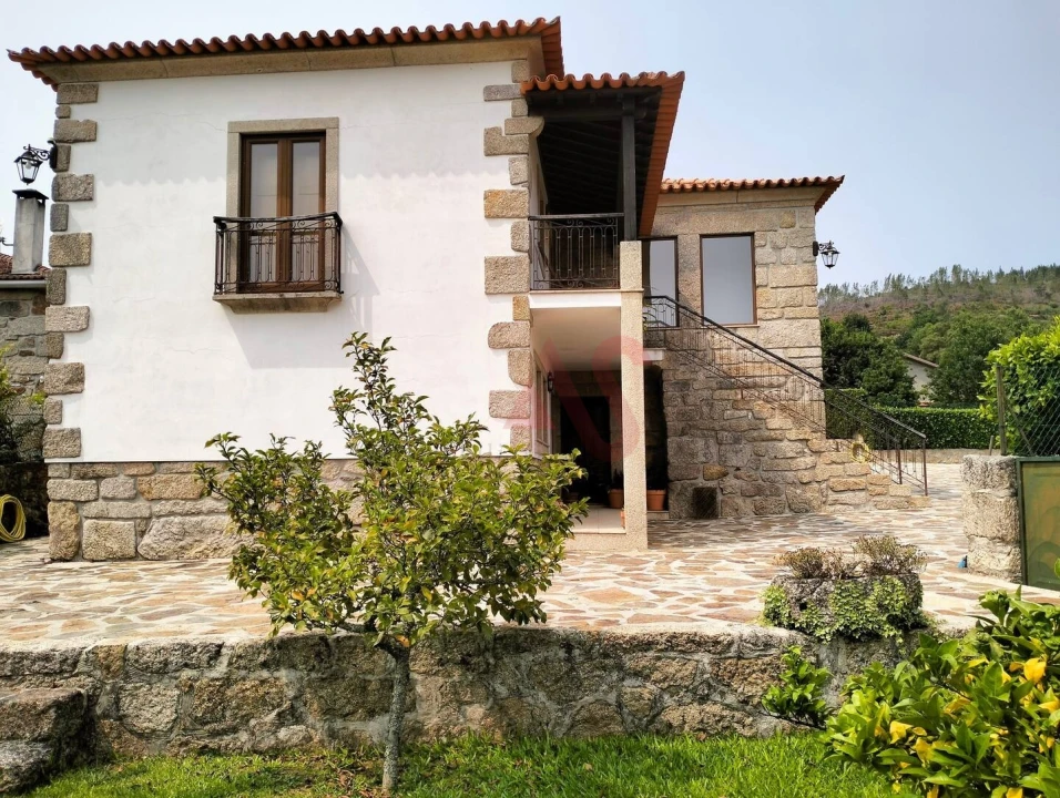 Moradia T4 para Venda em Campanhó e Paradança Foto 10