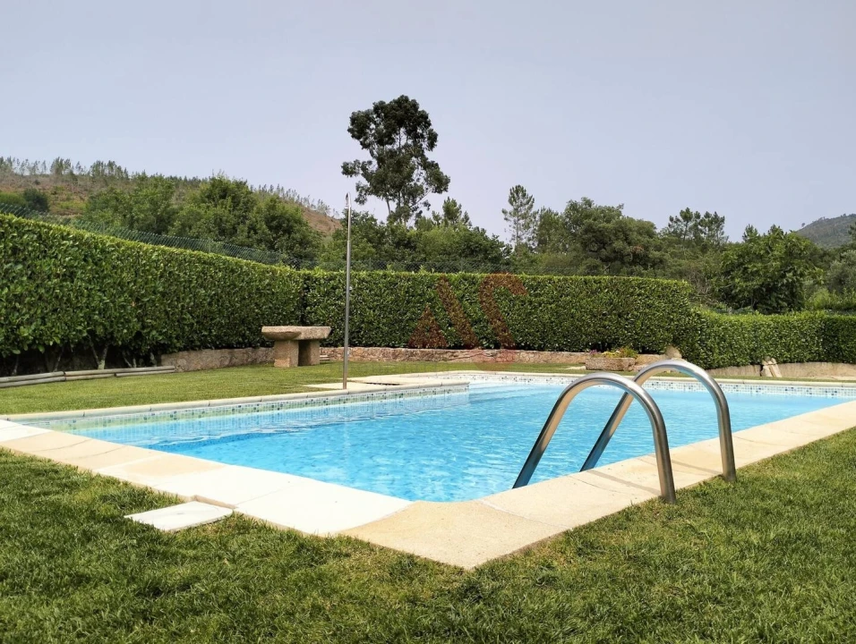 Moradia T4 para Venda em Campanhó e Paradança Foto 4