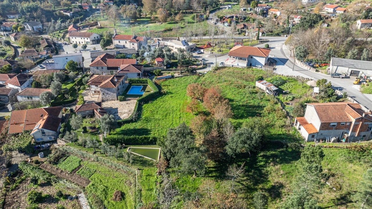 Moradia T4 para Venda em Campanhó e Paradança Foto 36