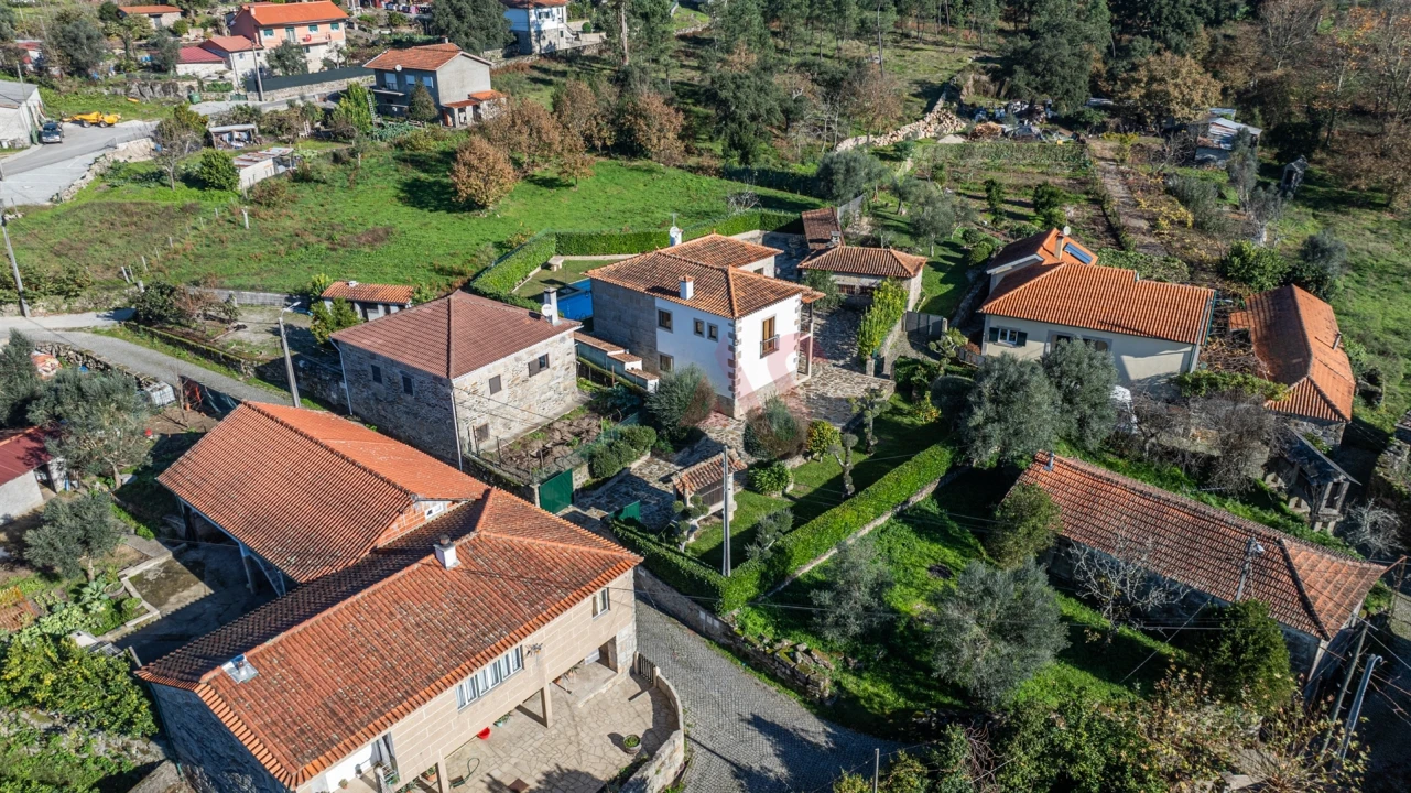 Moradia T4 para Venda em Campanhó e Paradança Foto 40