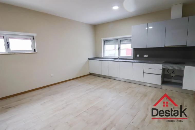 Apartamento T2 para Venda em Cavernães Foto 2