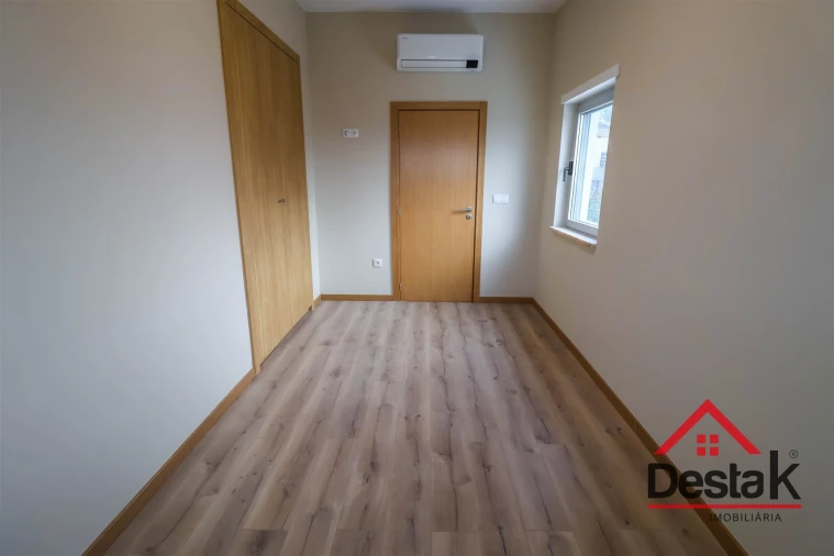 Apartamento T2 para Venda em Cavernães Foto 9