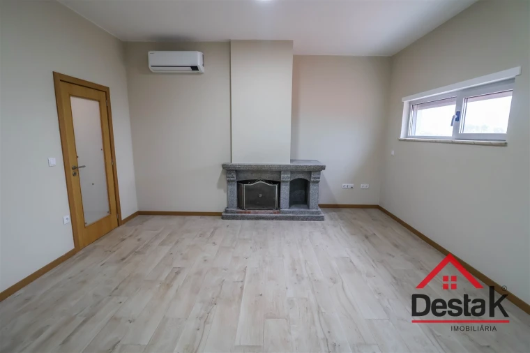 Apartamento T2 para Venda em Cavernães Foto 3